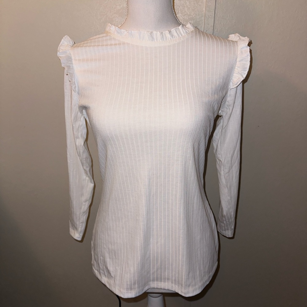 New white medium Carly Jean Los Angeles Zuri ribbed blouse w/ ruffle detail CJLA